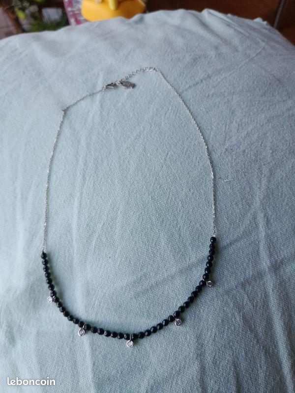 Collier argent et fines perles noires plus brillants (image 1)