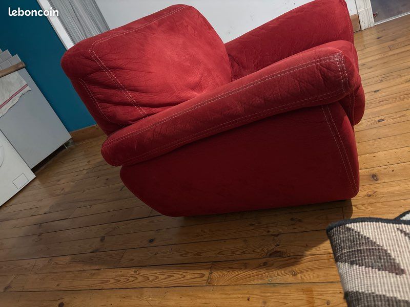 Fauteuil rouge (image 2)