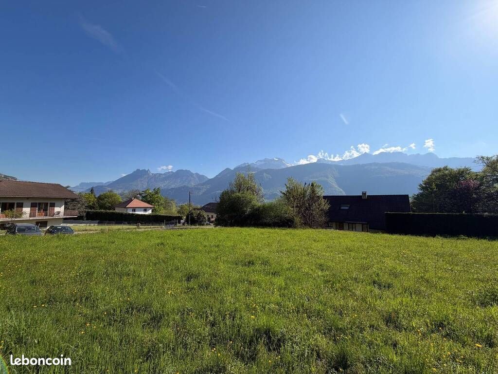 Terrain 675 m² Lathuile · 305 000 €