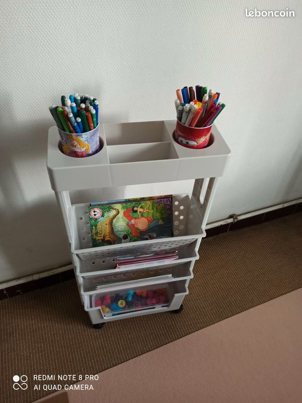 Etagère blanche plastique pour livres et crayons, à roulettes (image 5)