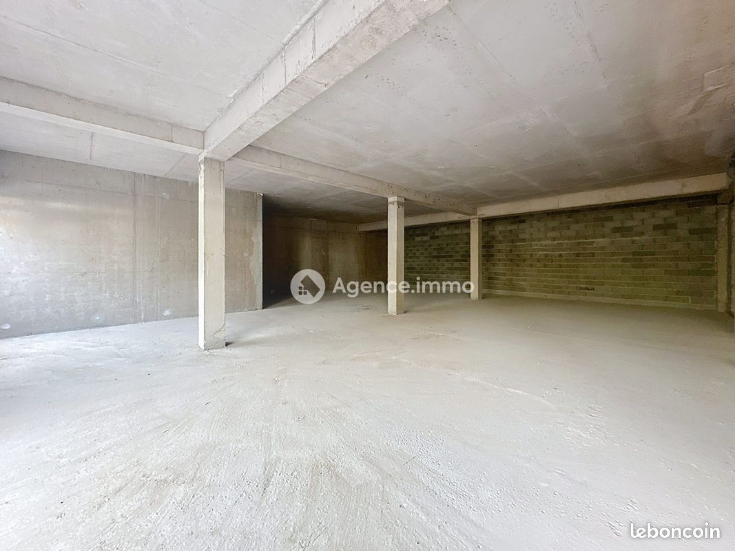 Local commercial 247 m² · à Flassans-sur-Issole · 247 m² · 625 000 €