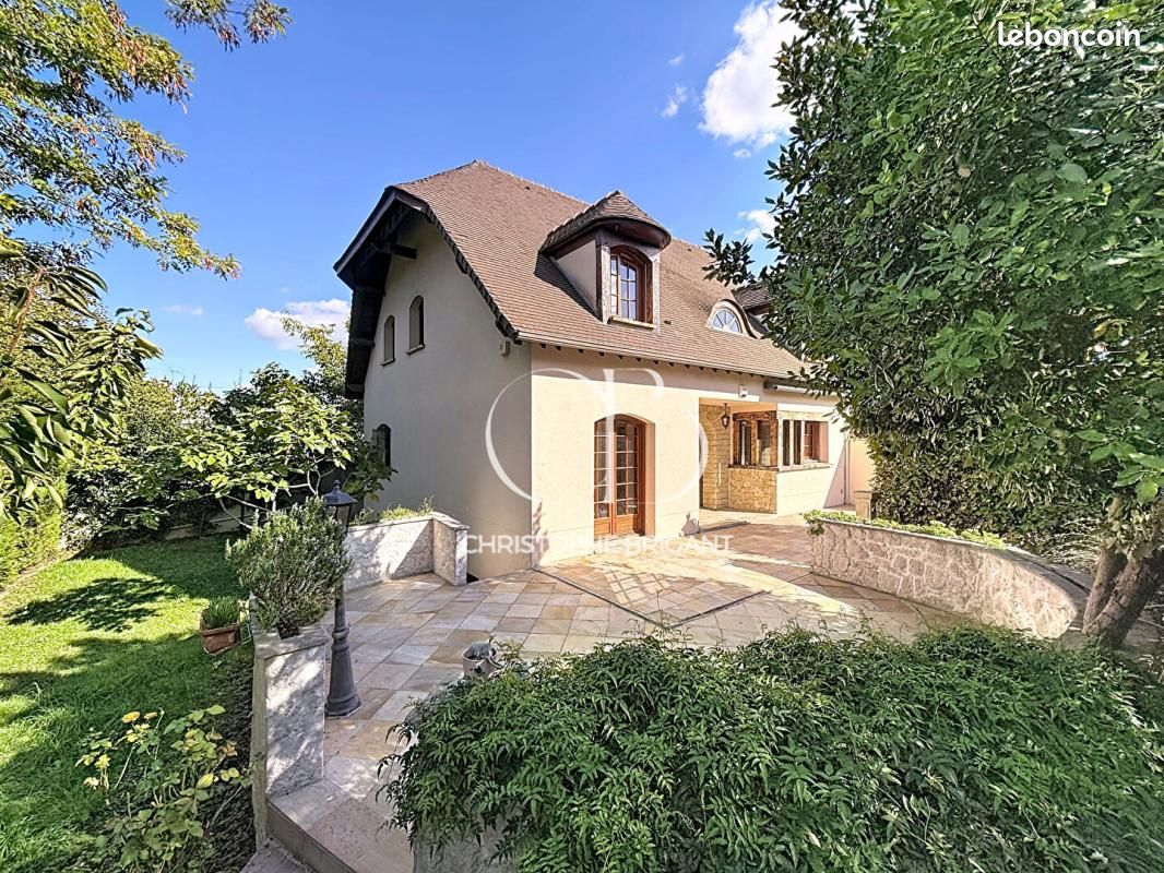Maison 8 pièces 200 m² · à Villejuif · 200 m² · 950 000 €