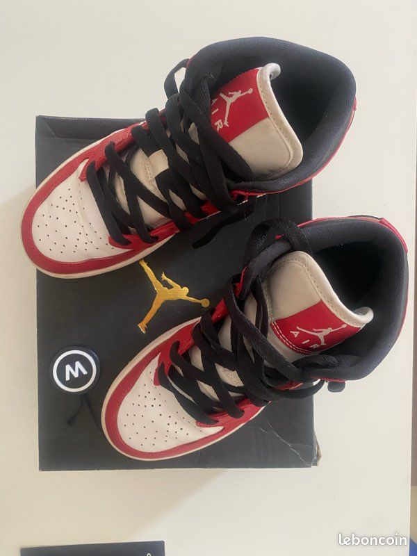 Aur Jordan 1 Mid Chicago 2020 (image 3)