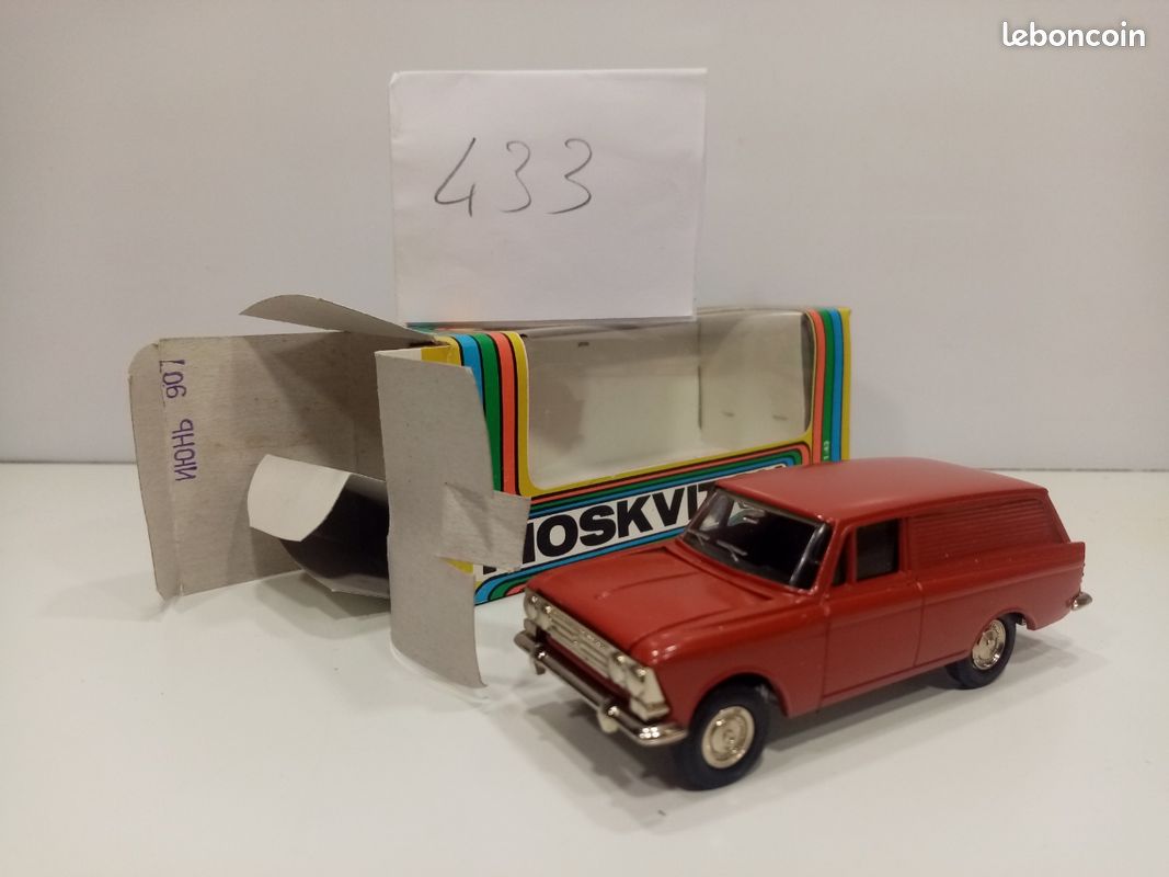 Miniature 1/43 Moskvich 427 Break Rouge – USSR, Sans Boîte