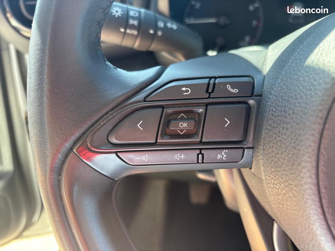 Toyota Yaris 120 VVT-i Dynamic Business 5p MC24 (image 16)