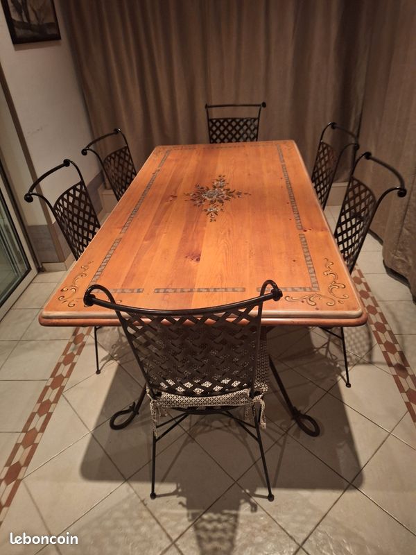 Table plateau bois et pieds en fer Forgé + 6 chaises en fer Forgé (image 1)