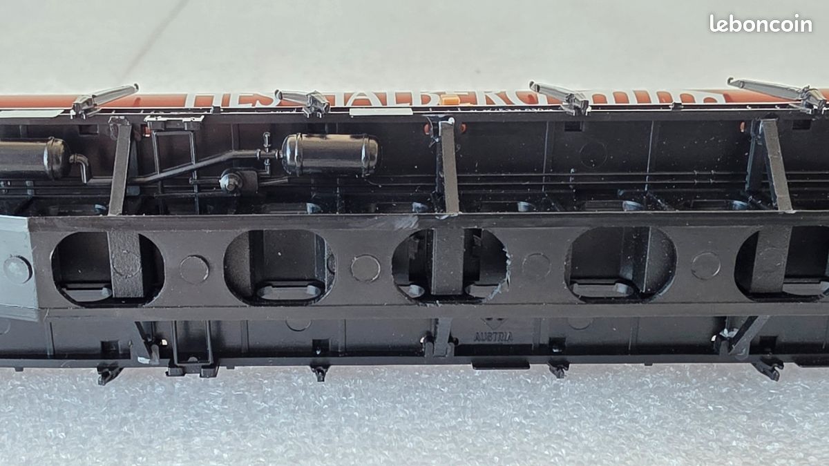 Roco H0 - Wagon plat de marchandises à 4 essieux, chargés de tuyaux avec l'inscription "HES Halberg" (image 10)