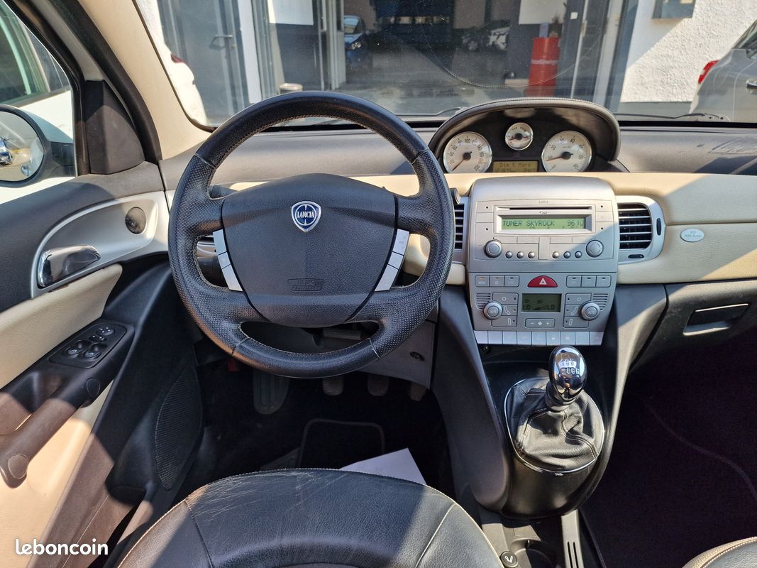 Lancia ypsilon 1.4 95 platino bv6 (image 3)
