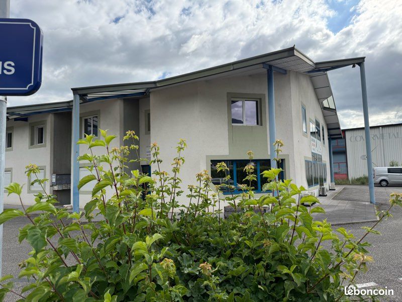 Local commercial 2 pièces 120 m² · à Challes-les-Eaux · 120 m² · 188 000 €