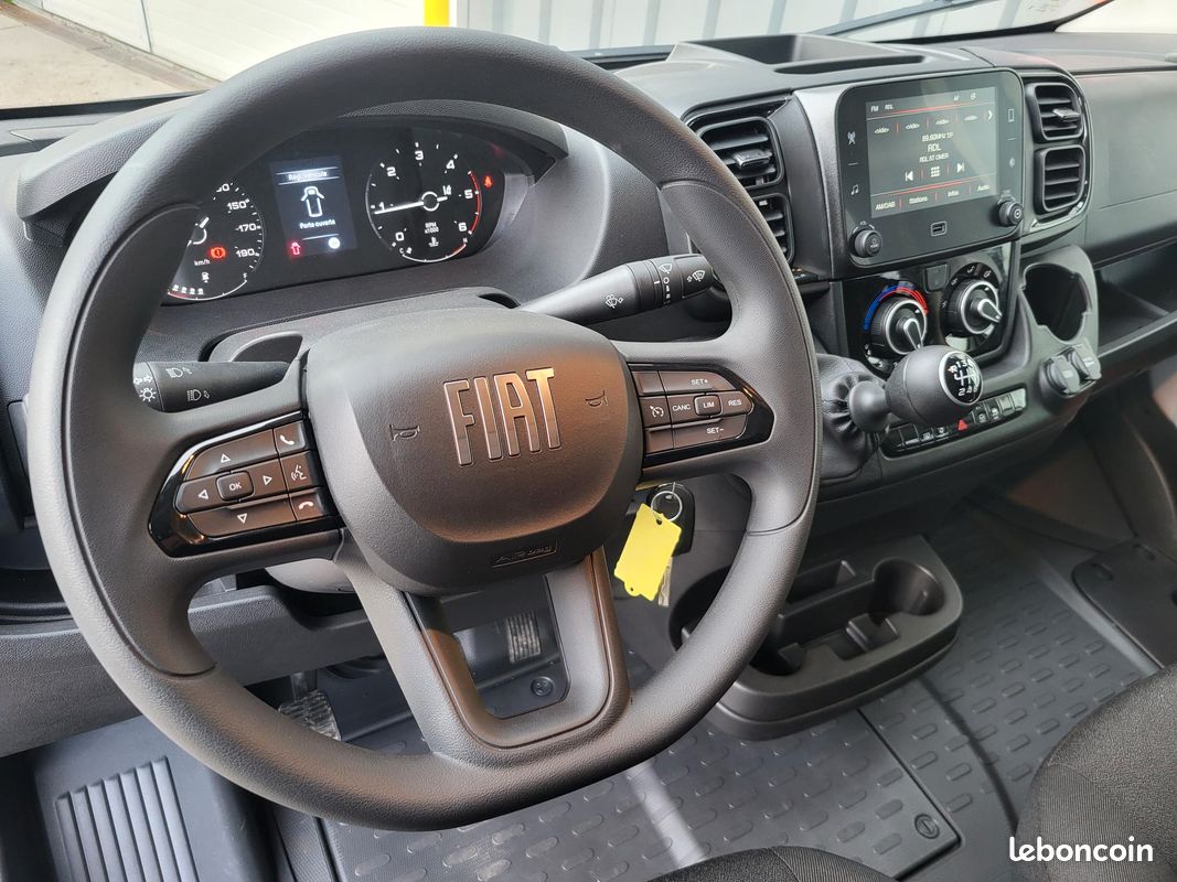 FIAT DUCATO MY26 L-H2 ( L3H2 ) 3.5 FOURGON 140 CH PACK TECHNO 7’’ CABINE APPROFONDIE FIXE 07 PLACES NEUF avec HABILLAGE BOIS COMPLET + CAMÉRA DE RECUL + SUSPENSION RENFORCÉE ( Prix Vente 34 990 HT ) (image 9)