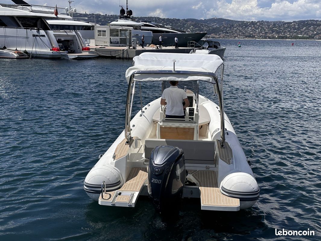 Capelli Tempest 700 Luxe + Yamaha 200ch de 2024 (image 2)