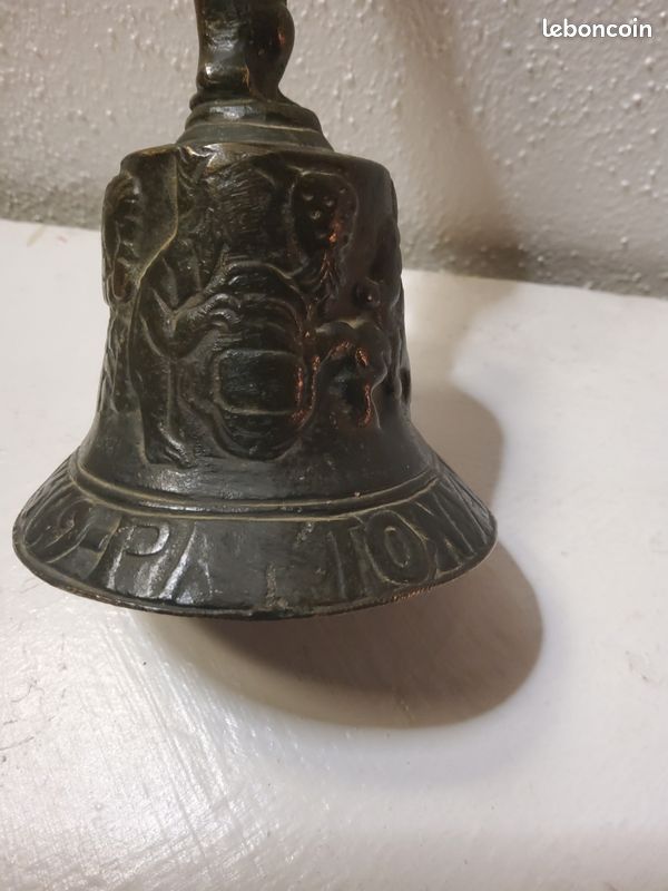 Clochette en bronze ancienne (image 4)