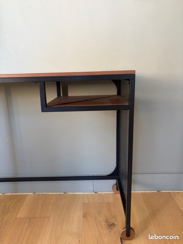 Bureau (image 2)