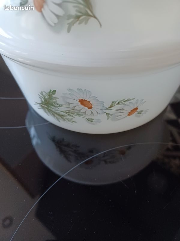 Arcopal cocotte Marguerite - Arts de la table