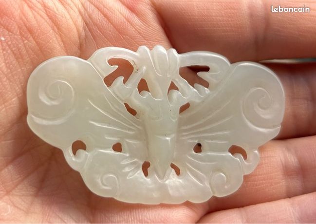 Pendentif En Jadéite Rouge Naturelle De Birmanie - Sculpture Phénix Et Chauve-souris, Pièce Certifiée