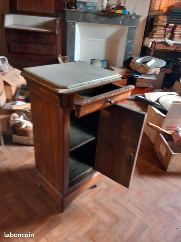 Table de nuit ancienne (image 2)
