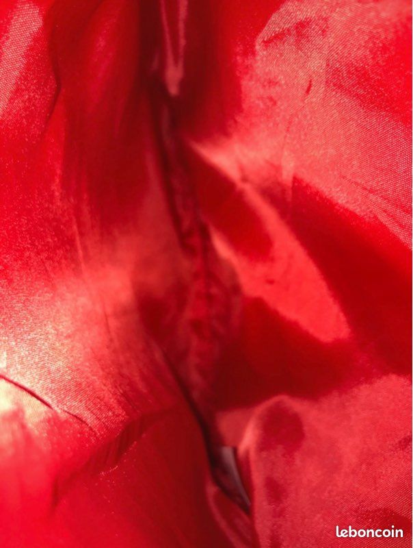 Sacoche rouge en faux cuir (image 4)