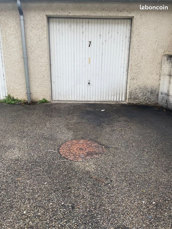Parking 15 m² · à Tournon-sur-Rhône · 15 m² · 70 €