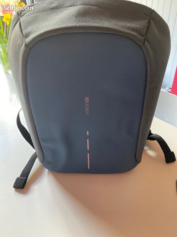 Sac à Dos Bollé Enfant - Polyester - Bretelles Matelassées - Pratiquement Neuf