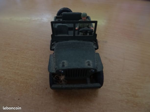 DINKY TOYS ANCIEN MILITAIRE JEEP PORTE FUSEE EN BOITE référence 828 EUR 70,00 - FR