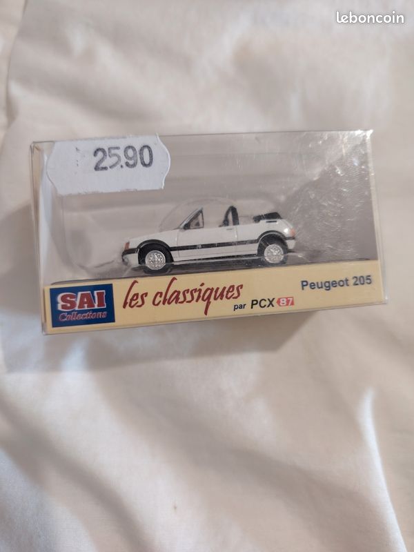 940112331 Maxichamps (Minichamps) Peugeot 205 CTi Cabriolet Silver 1:43