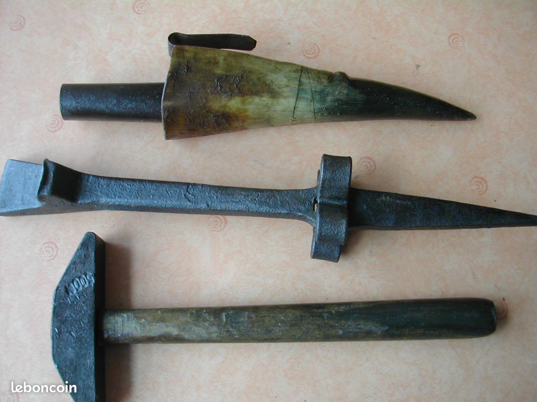 Ancienne étiquette émaillée Les Bons Outils DIAMANT – Publicité Forgeron