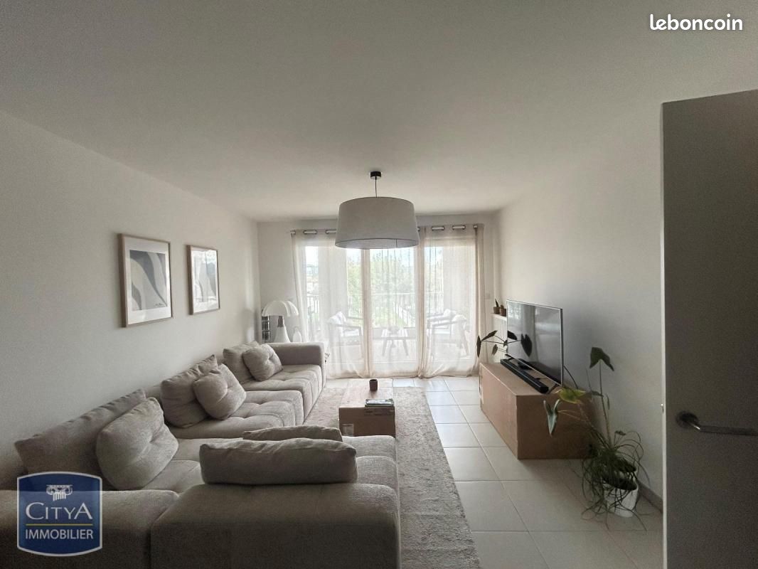 Appartement 3 pièce(s) 58 m²à louer Aubagne