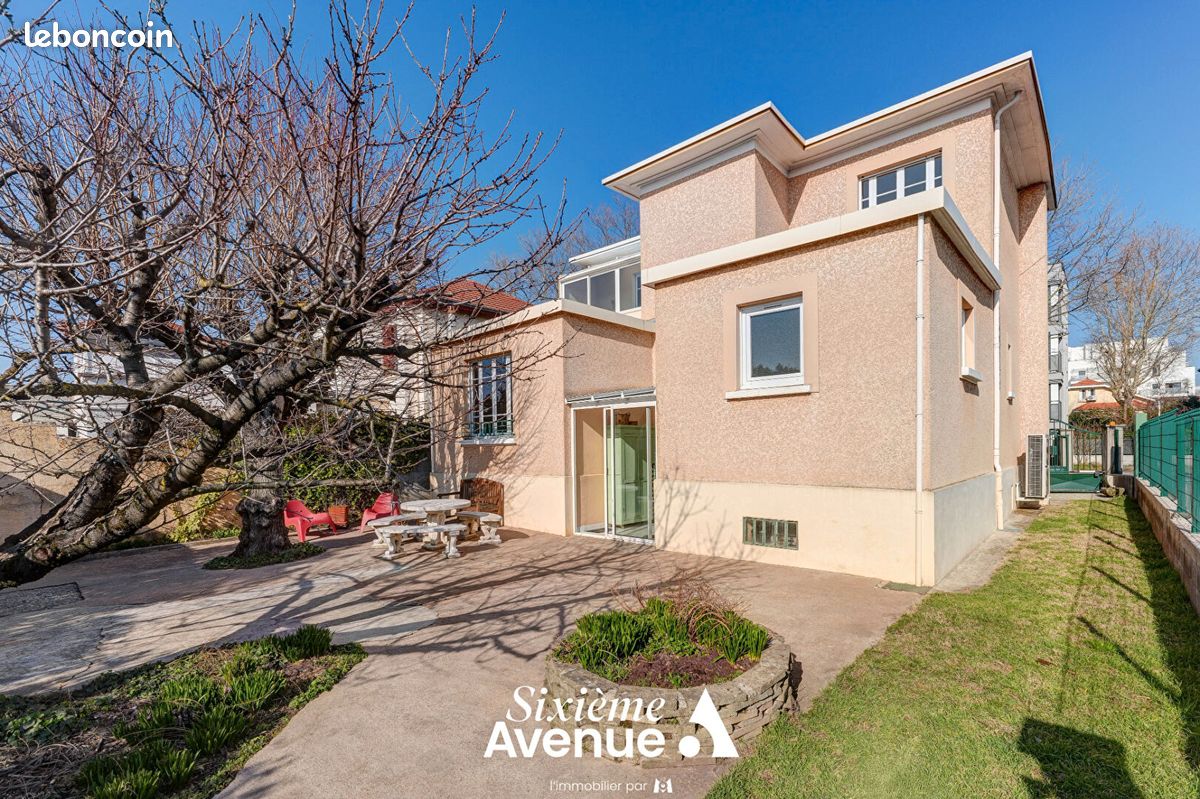 Maison 5 pièces 133 m² · à Saint-Priest · 133 m² · 359 000 €