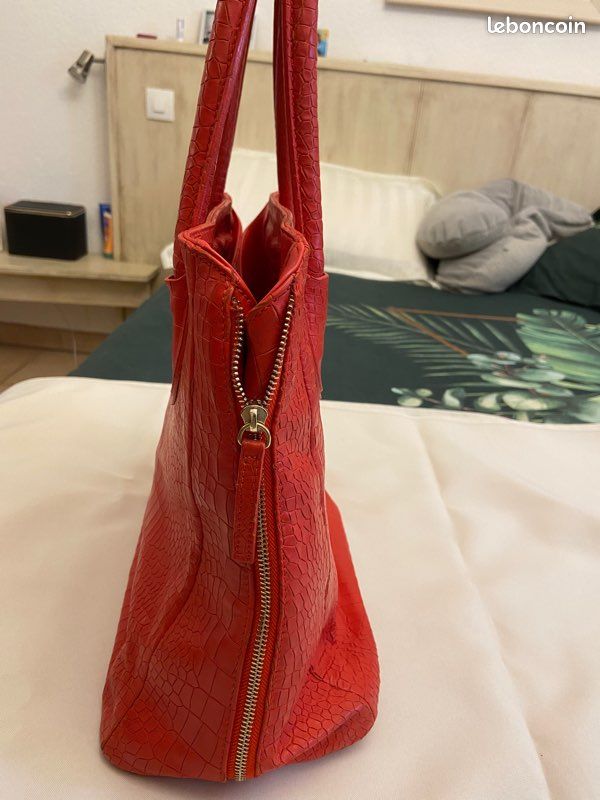 Vends sac hôtel particulier rouge (image 3)