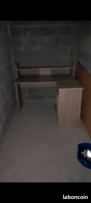 Bureau angle (image 1)