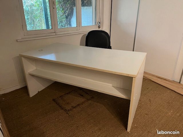 Bureau et sa chaise (image 1)