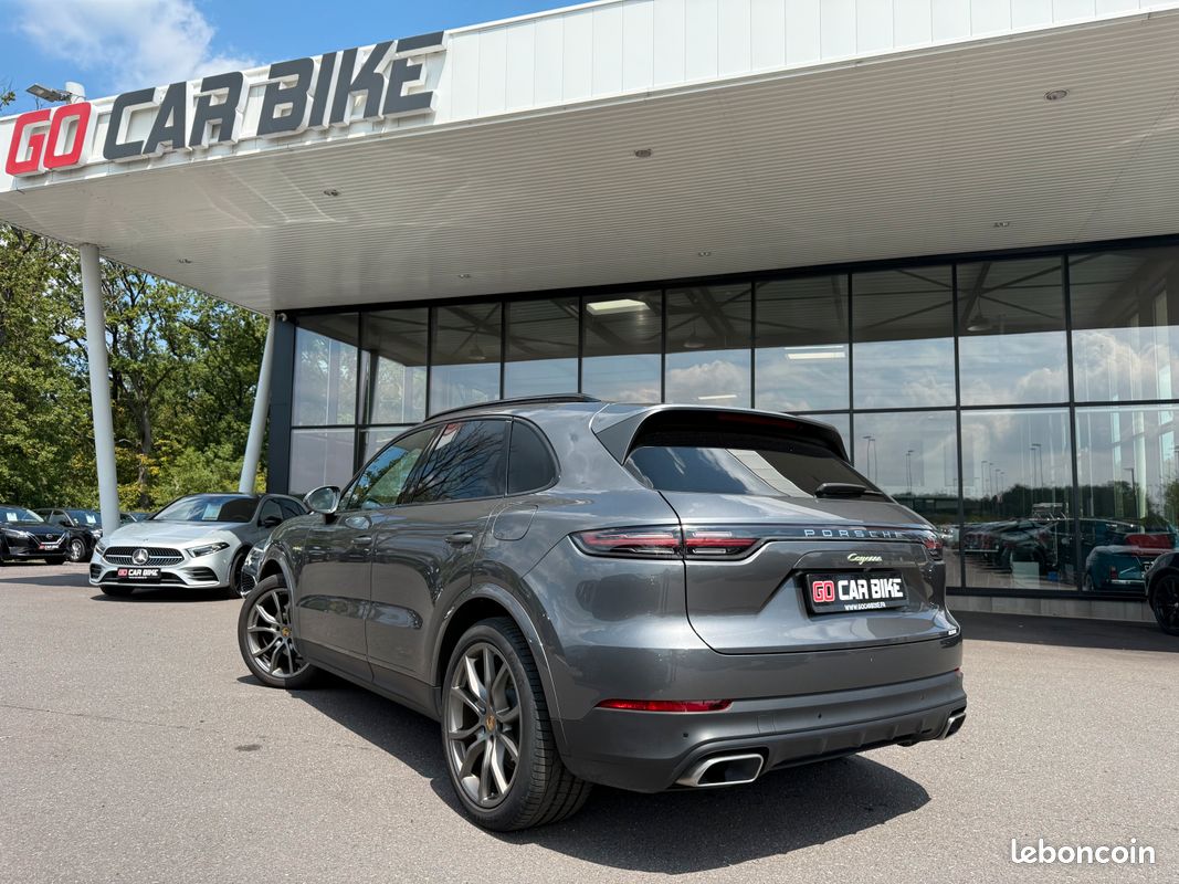 Cayenne E-Hybrid V6 3.0 462 ch Suivi Porsche Garantie Porsche Approved Toit ouvrant Attelage électrique Sono Bose Caméra Suspension pneumatique 799/mois (image 2)