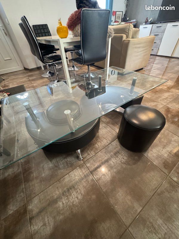 Table basse avec poufs (image 2)