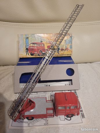 DINKY TOYS BERLIET GAK Benne basculante 1961 au 1/43e réf : 585 EUR