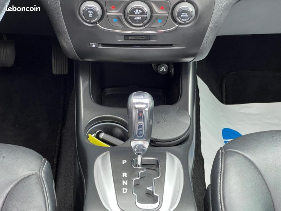 Fiat Freemont LOUNGE GPS 170 CH 4X4 BVA - HAYON ÉLECTRIQUE PACK SPORT TOIT OUVRANT (image 16)