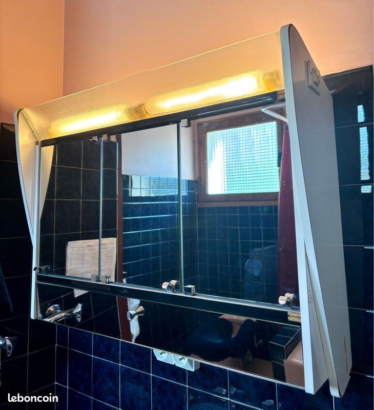 Armoire de toilette vintage années 70, triptyque miroir et lumière intégrée (image 4)