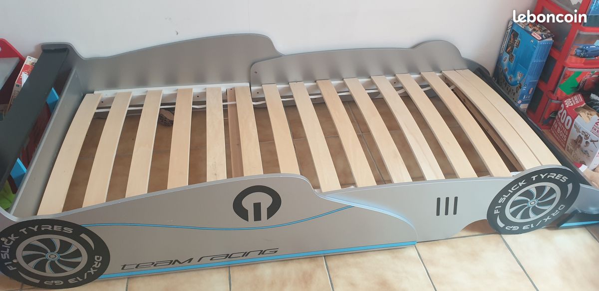 Vend lit pour enfant voiture de course (image 1)