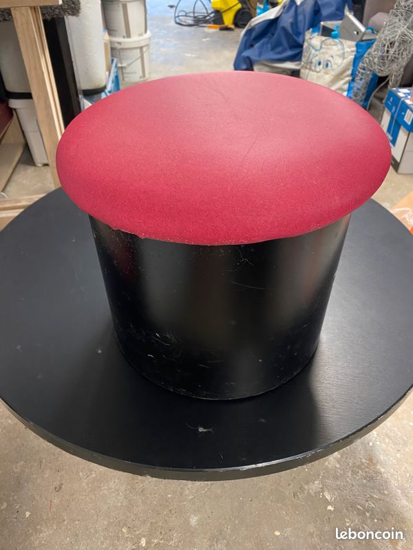 Table basse en bois noire avec 4 poufs rose (image 10)