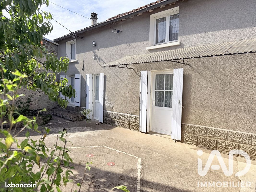 Maison 3 pièces 89 m² · à La Ferrière-en-Parthenay · 89 m² · 35 000 €