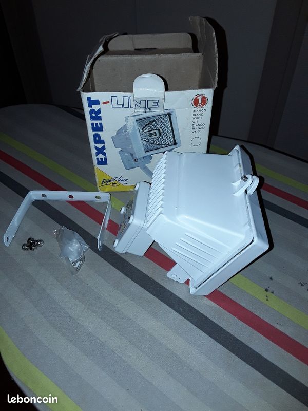 Projecteur halogène 150W blanc neuf dans son emballage (image 4)