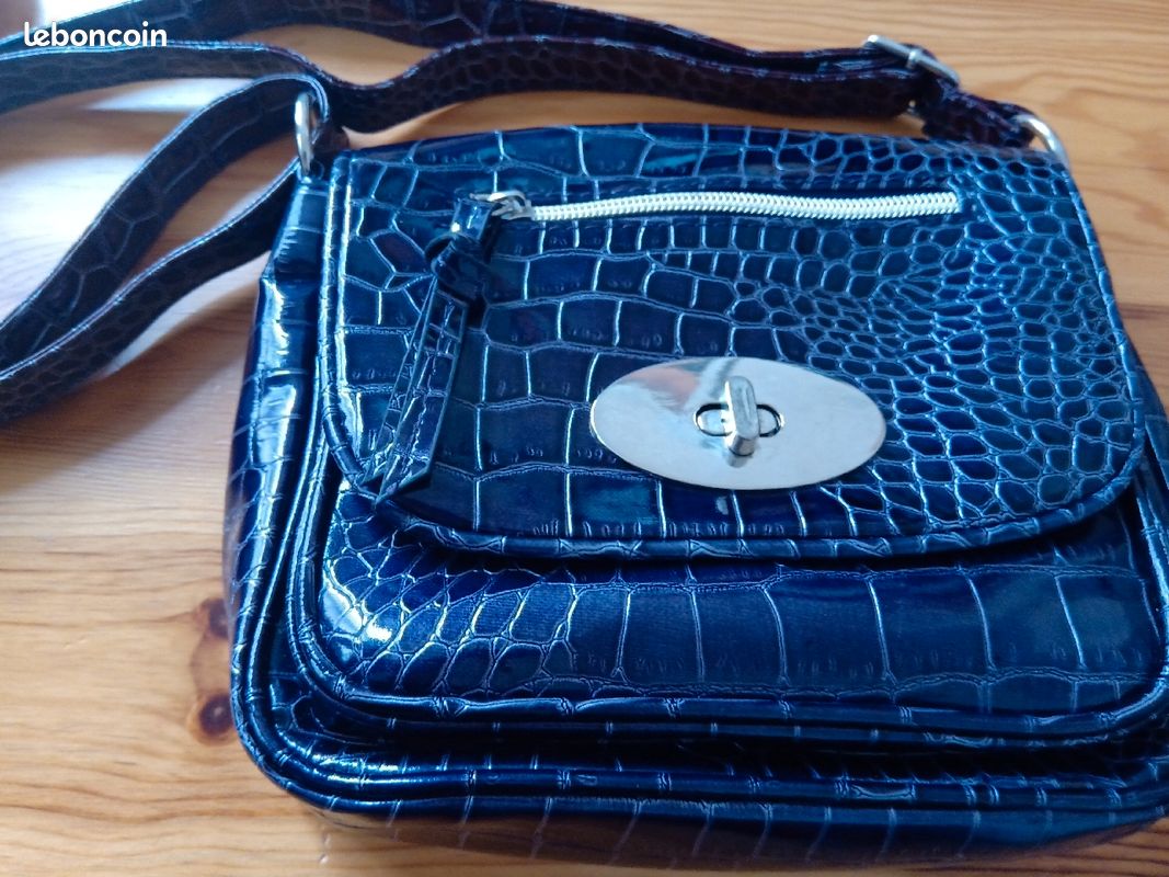 Sac violet marque Claire's (image 1)