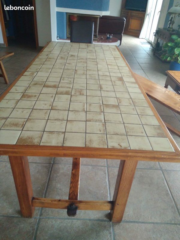 Table carrelée (image 1)