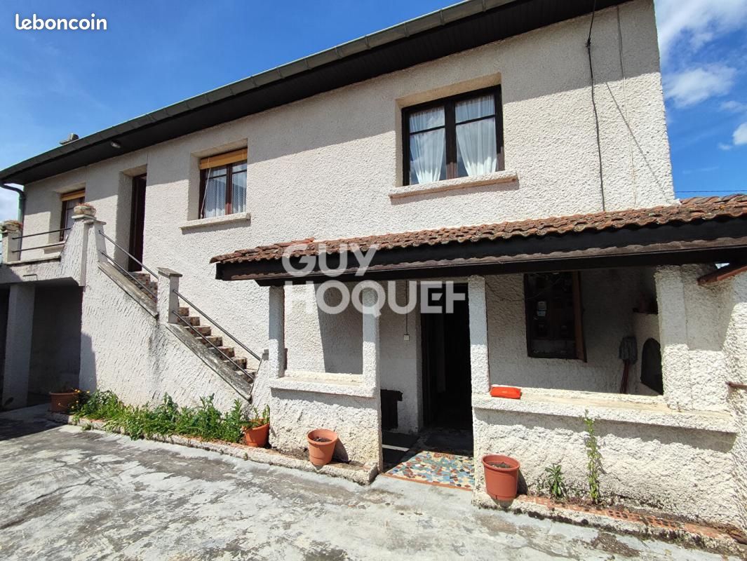 Maison 9 pièces 330 m² · à Bussy-Albieux · 330 m² · 175 000 €