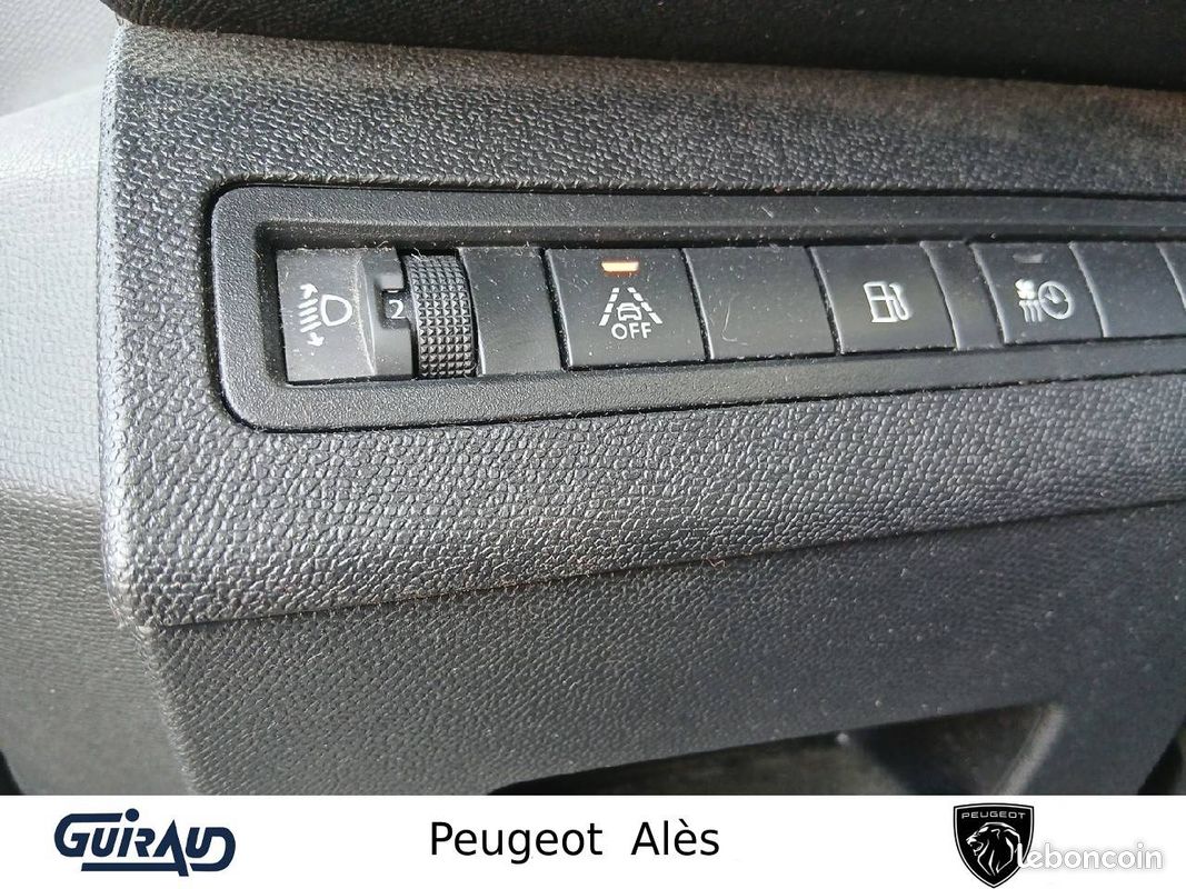 PEUGEOT 3008 Hybrid 225 e-EAT8 Allure Pack (image 15)