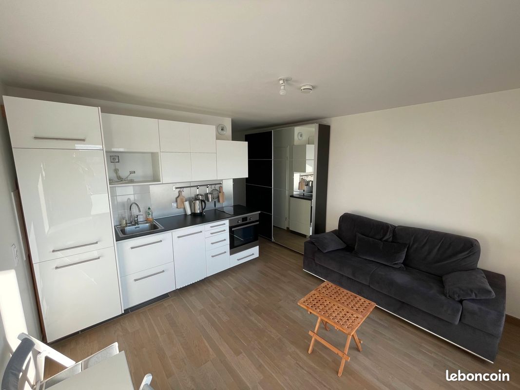 Appartement 1 pièce 24 m² · à Issy-les-Moulineaux · 23,5 m² · 1 070 €