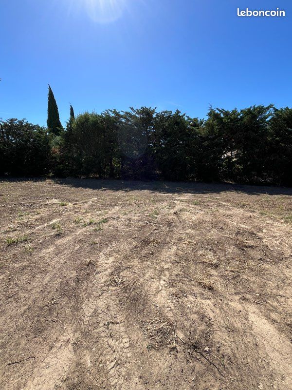 TERRAIN 356 m2 VIABILISÉ · à Saint-Laurent-des-Arbres · 85 000 €
