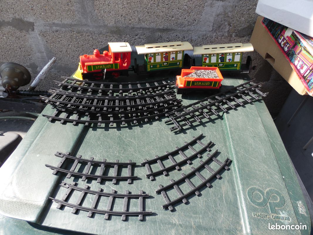 Ancienne Gare En Tôle Pour Train Mécanique - Jouet Vintage - État D'origine - Pièce De Collection