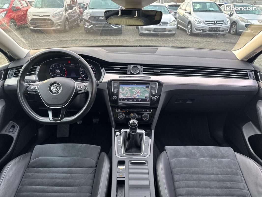 Volkswagen Passat SW Highline 1.4 TSI 150 ch / Virtual Cockpit Toit panoramique Caméra LED (image 17)