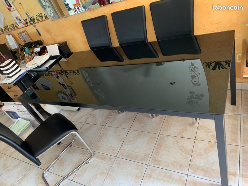 Table en verre (image 1)