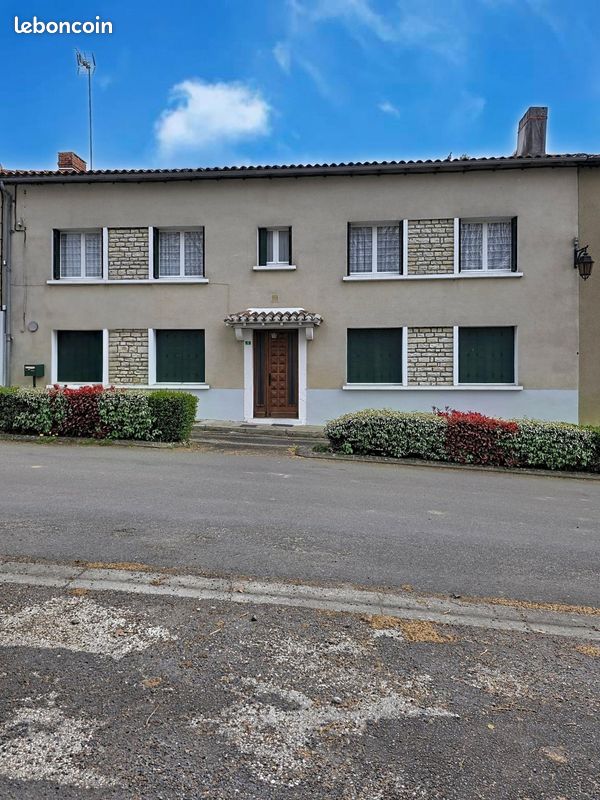 Maison 6 pièces 153 m² · à Saint-Laurent-de-Céris · 153 m² · 91 000 €